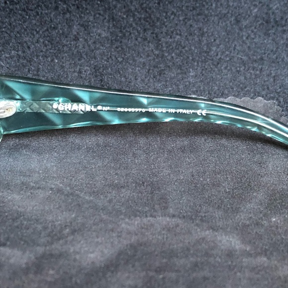 Authentic CHANEL Quilted Arm Gradient Sunglasses - Picture 3 of 8